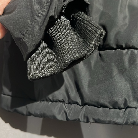 Boys DKNY puffer winter jacket black warm coat size 7 preloved - Picture 4 of 10